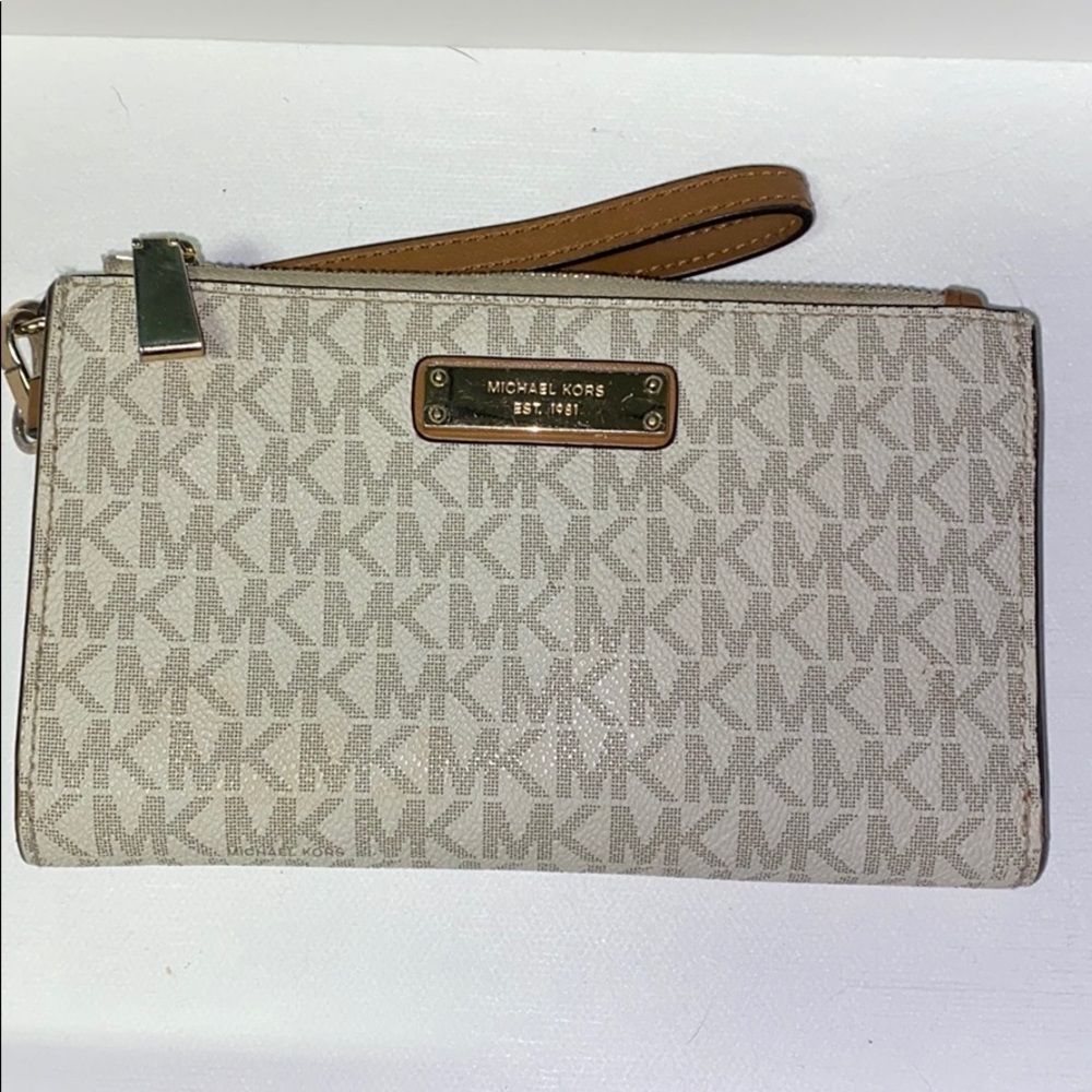 Michael Kors Cream Wristlet